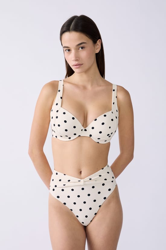 Top bikini balconet de lunares;${refinementColor}