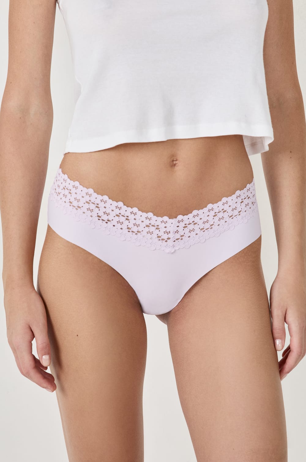 V-shape Hipster in Microfibre and Lace;${refinementColor}