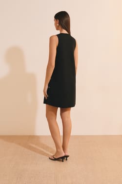 Robe courte avec bouton dor&eacute; sur le c&ocirc;t&eacute;;${refinementColor}