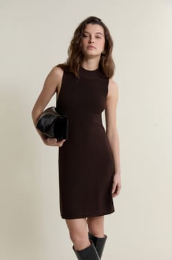 Robe courte &agrave; col chemin&eacute;e;${refinementColor}