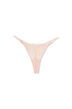 String en dentelle;${refinementColor}