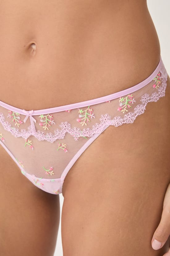 String details brodés;${refinementColor}