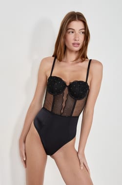 Body armaturé en broderie;${refinementColor}