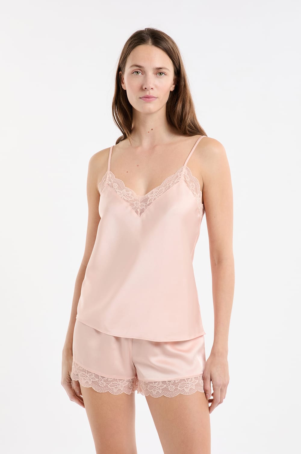 Caraco satiné détails dentelle;${refinementColor}