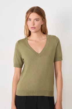 Pull col V manches courtes;${refinementColor}