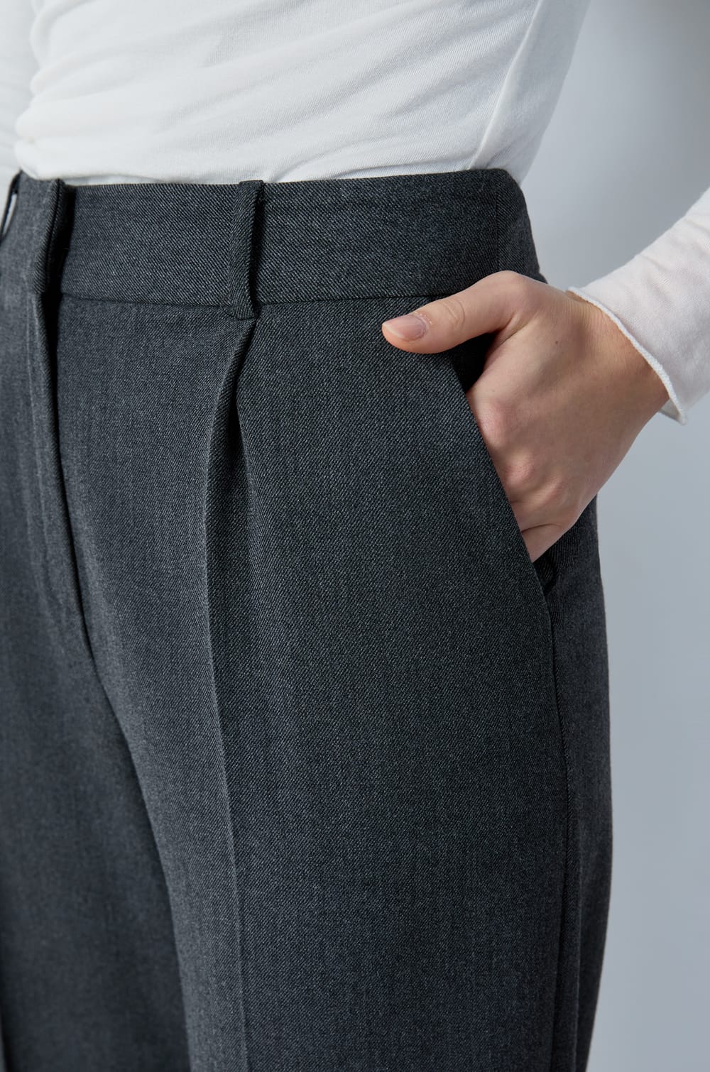 Wide Cut Trousers;${refinementColor}