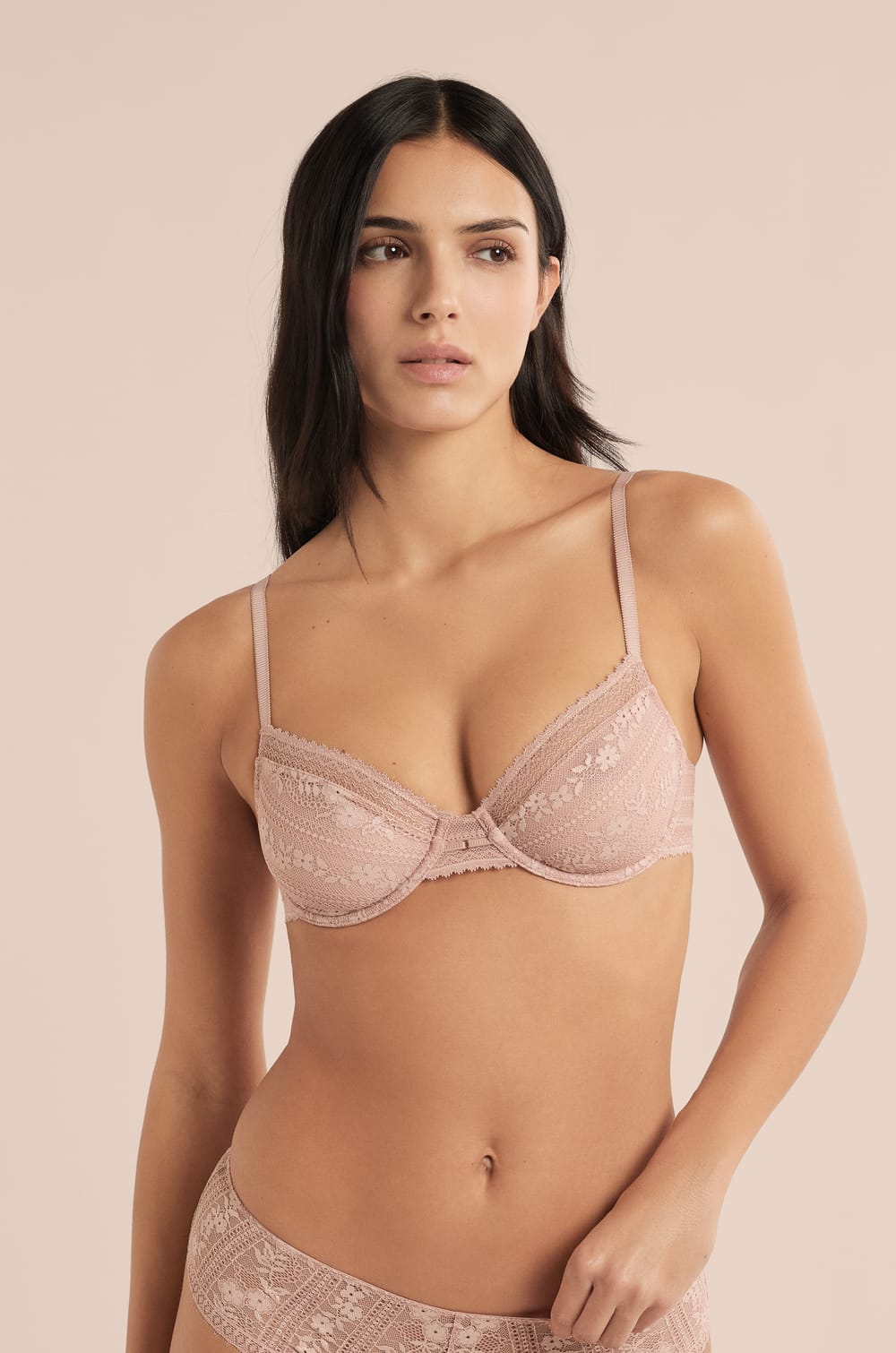 Soutien-gorge en dentelle avec bijou dor&eacute;;${refinementColor}