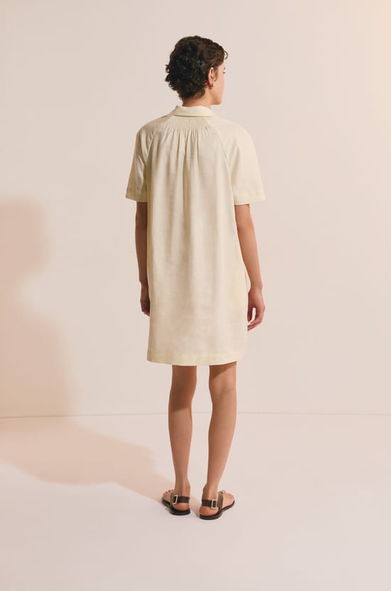 Robe courte avec lin;${refinementColor}