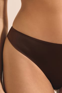 Tanga en microfibre satin&eacute;e;${refinementColor}