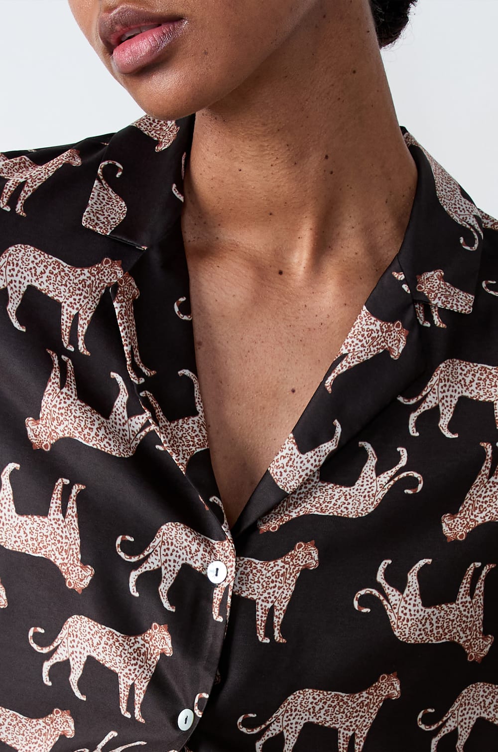 Satin patterned pyjama shirt;${refinementColor}