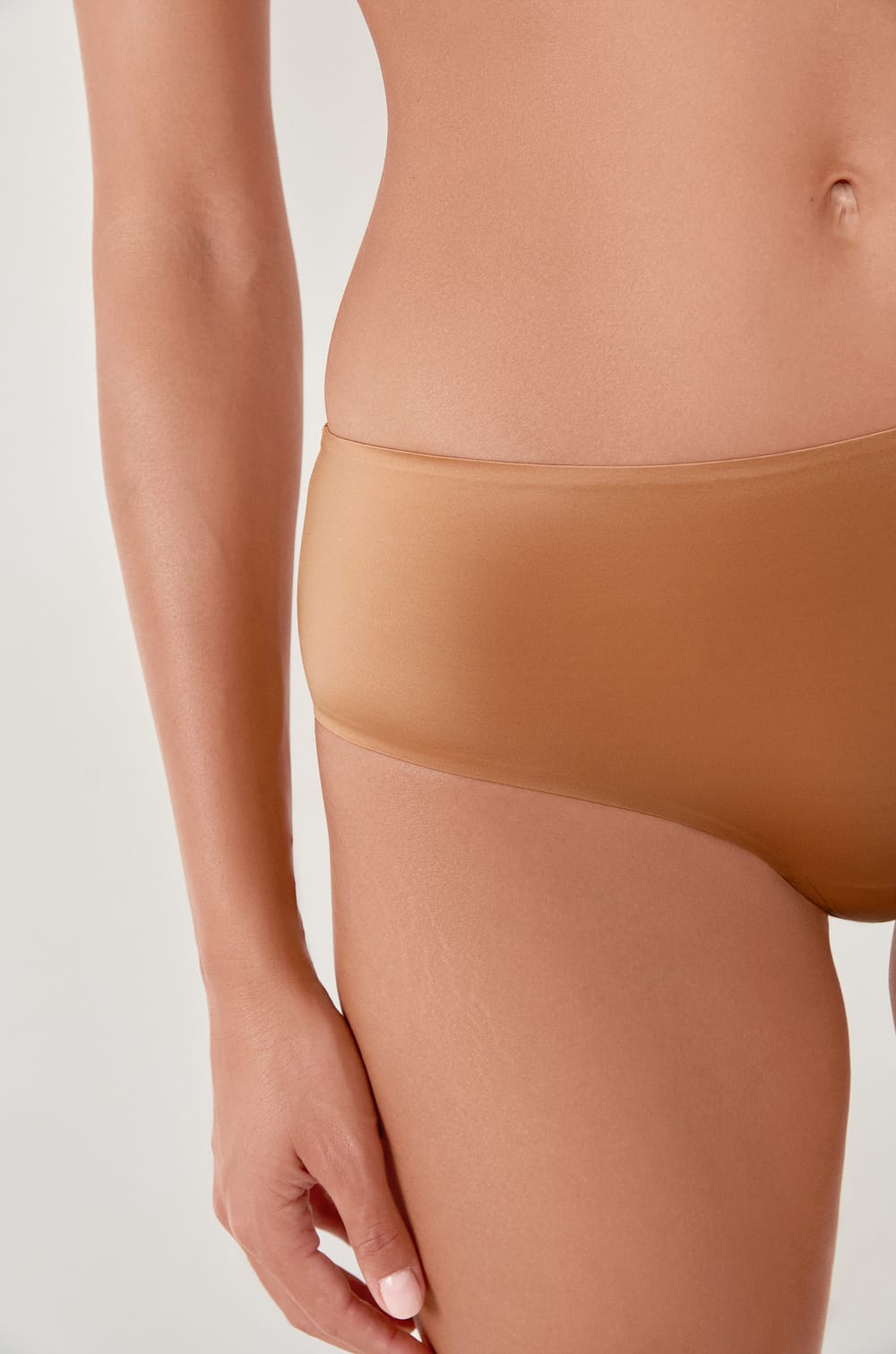 Shorty en microfibre satin&eacute;e;${refinementColor}