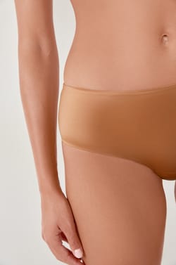 Shorty en microfibre satin&eacute;e;${refinementColor}