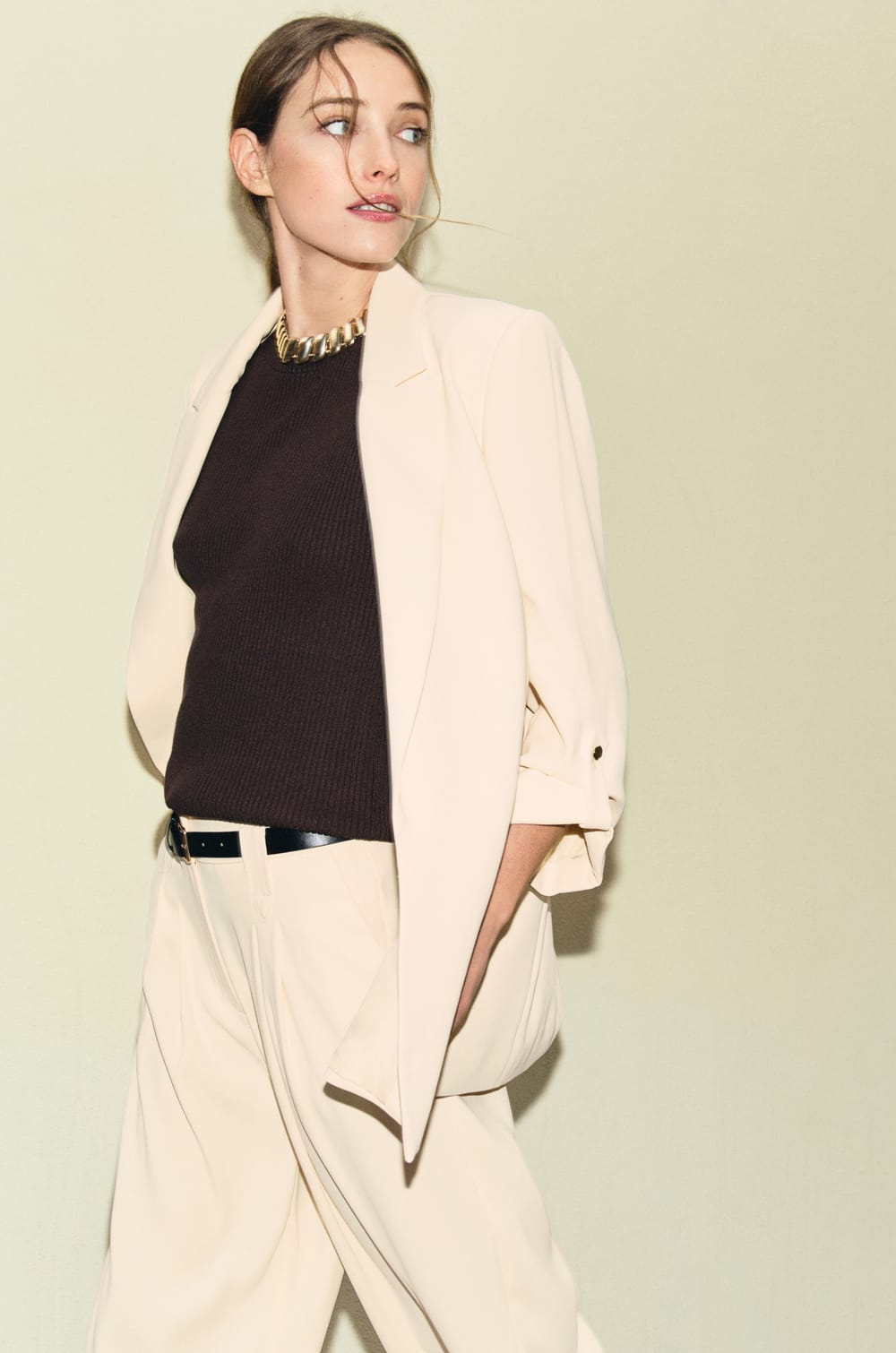 Chaqueta blazer fluida;${refinementColor}