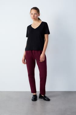 T-shirt col V manches courtes en coton;${refinementColor}