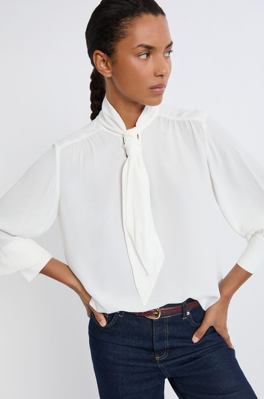 Camisa con cuello corbata;${refinementColor}