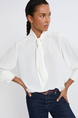 Camisa con cuello corbata;${refinementColor}