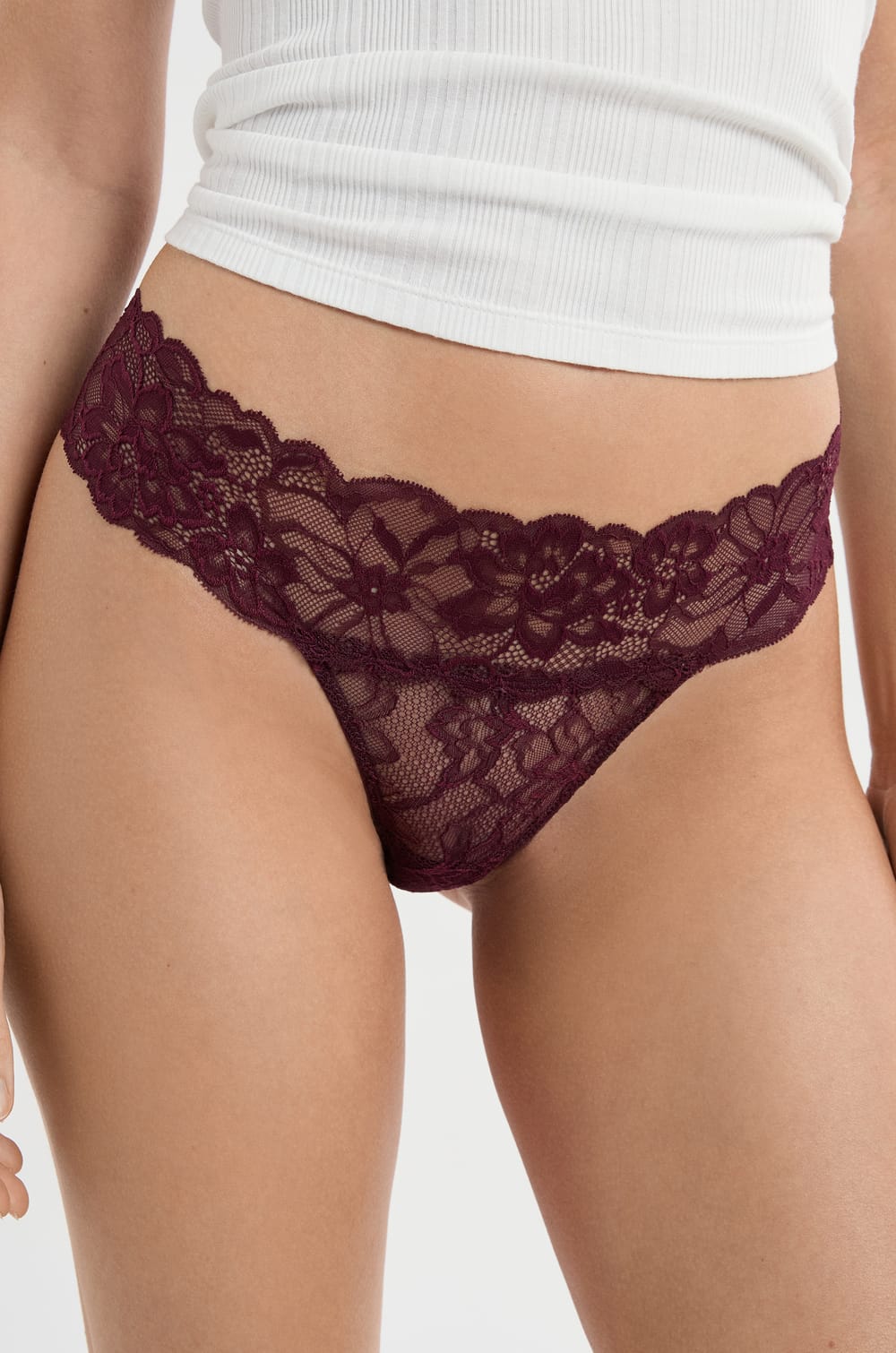 String en dentelle;${refinementColor}