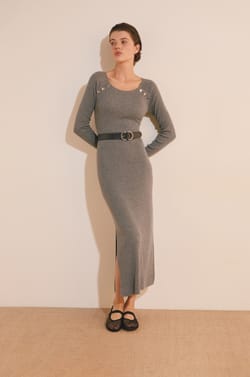 Robe longue c&ocirc;tel&eacute;e avec d&eacute;tails dor&eacute;s;${refinementColor}