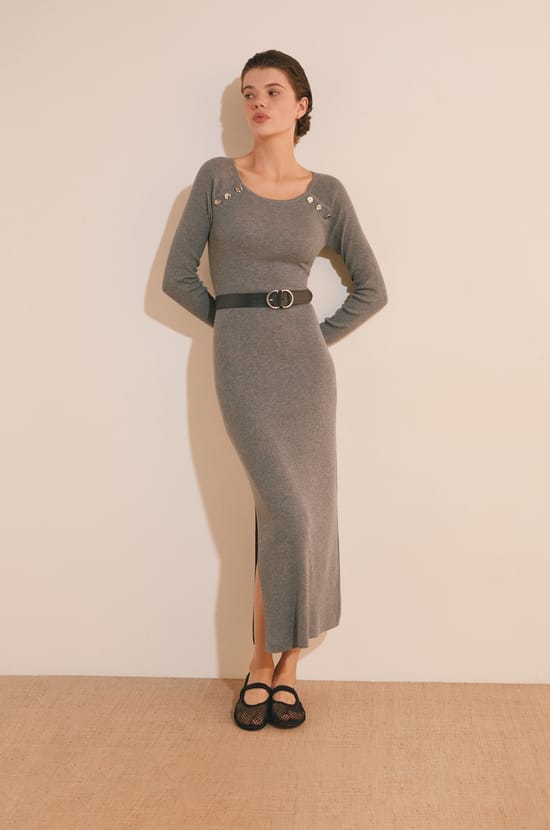 Robe longue c&ocirc;tel&eacute;e avec d&eacute;tails dor&eacute;s;${refinementColor}