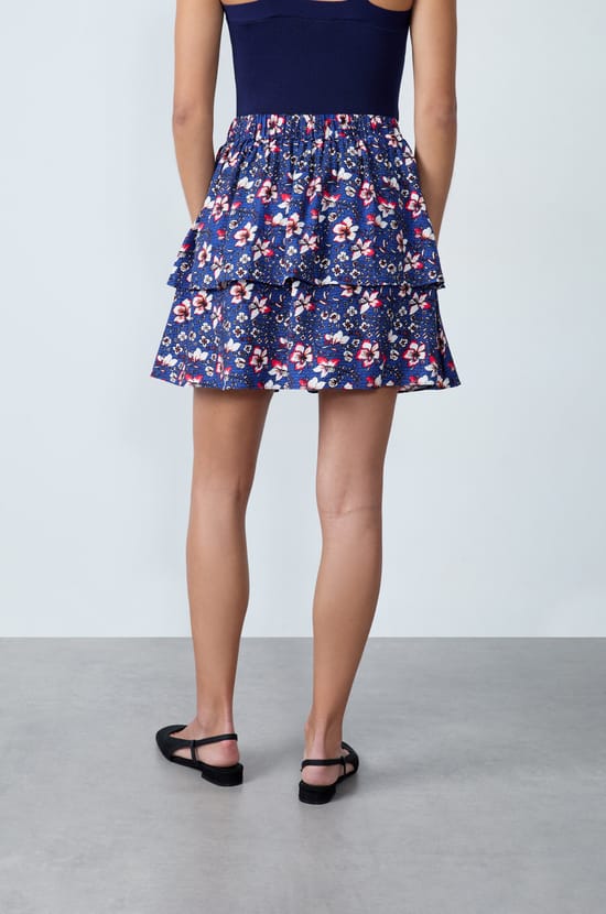 Jupe courte à motifs fleuris;${refinementColor}