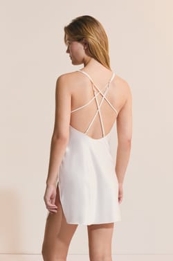 Nuisette satin&eacute;e &agrave; d&eacute;tail en dentelle;${refinementColor}