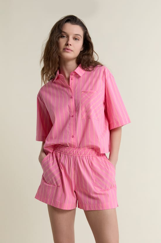 Chemise manches courtes de pyjama &agrave; rayures avec coton;${refinementColor}