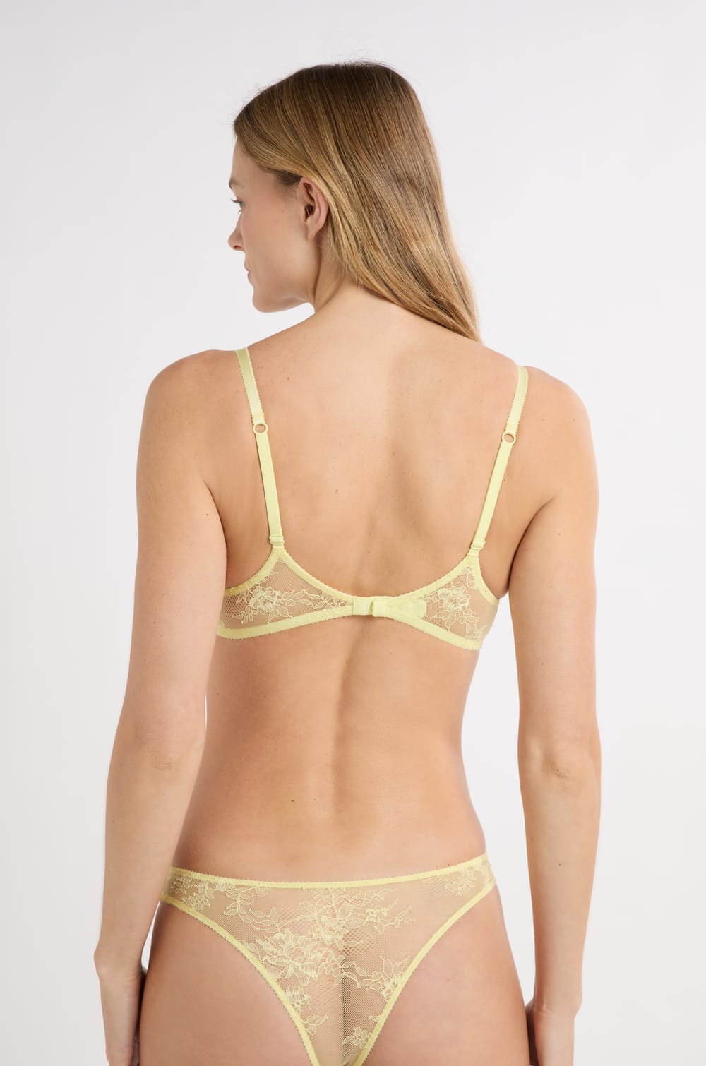 Soutien-gorge N.2 - Le push-up plongeant avec broderie;${refinementColor}