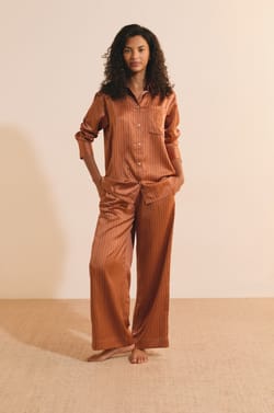 Pantalon satin&eacute; &agrave; rayures;${refinementColor}