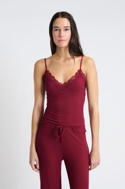 Ensemble de pyjama 2 pi&egrave;ces en maille c&ocirc;tel&eacute; d&eacute;tails dentelle;${refinementColor}
