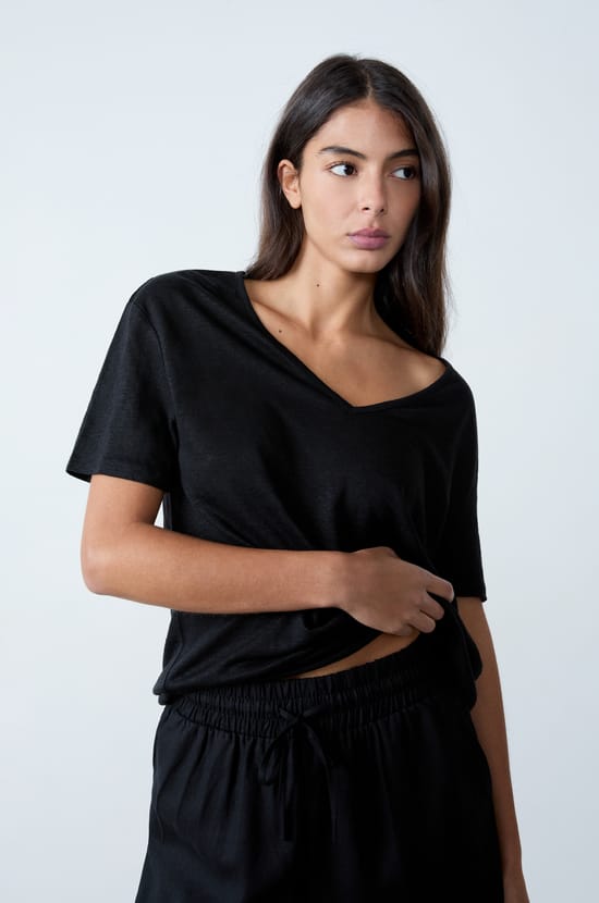 V-neck linen T-shirt;${refinementColor}