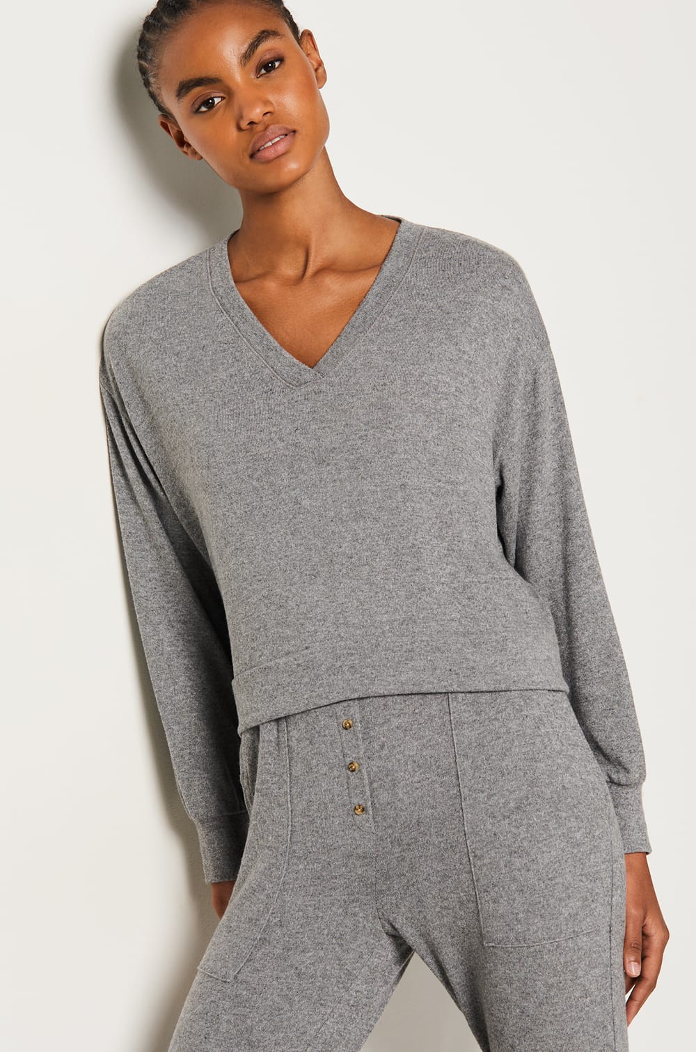 Pyjama-Sweatshirt mit V-Ausschnitt;${refinementColor}