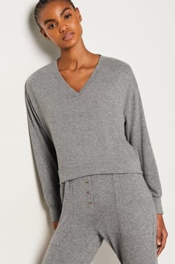 Pyjama-Sweatshirt mit V-Ausschnitt;${refinementColor}