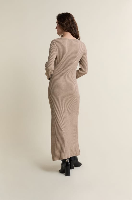 Robe c&ocirc;tel&eacute;e longue avec fente sur le devant;${refinementColor}