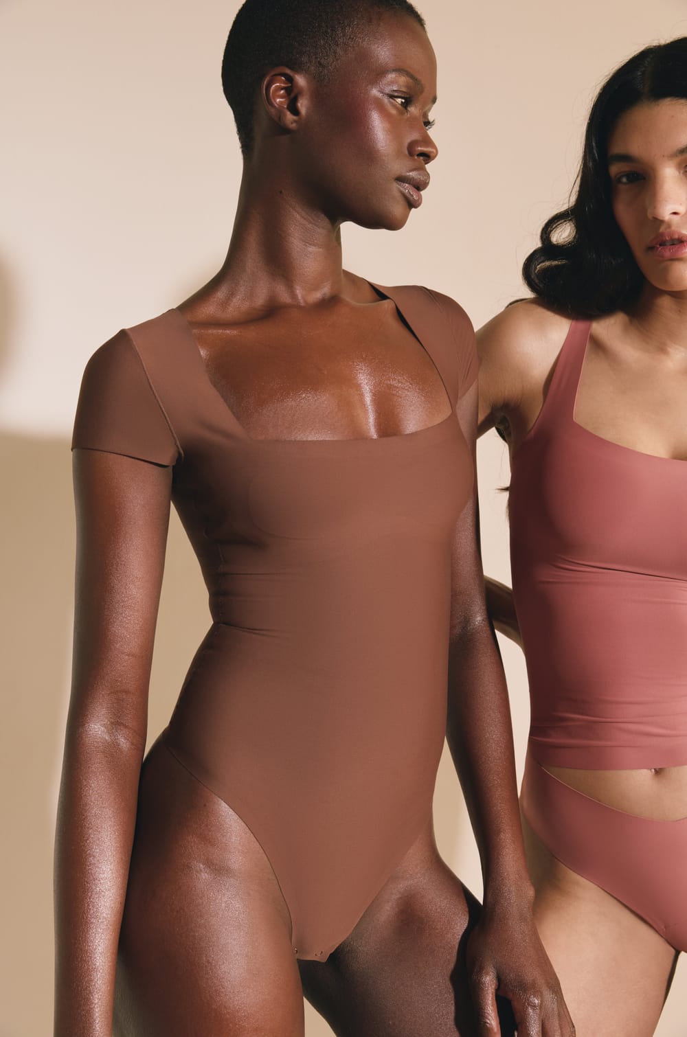 Body manches courtes avec pads amovibles;${refinementColor}