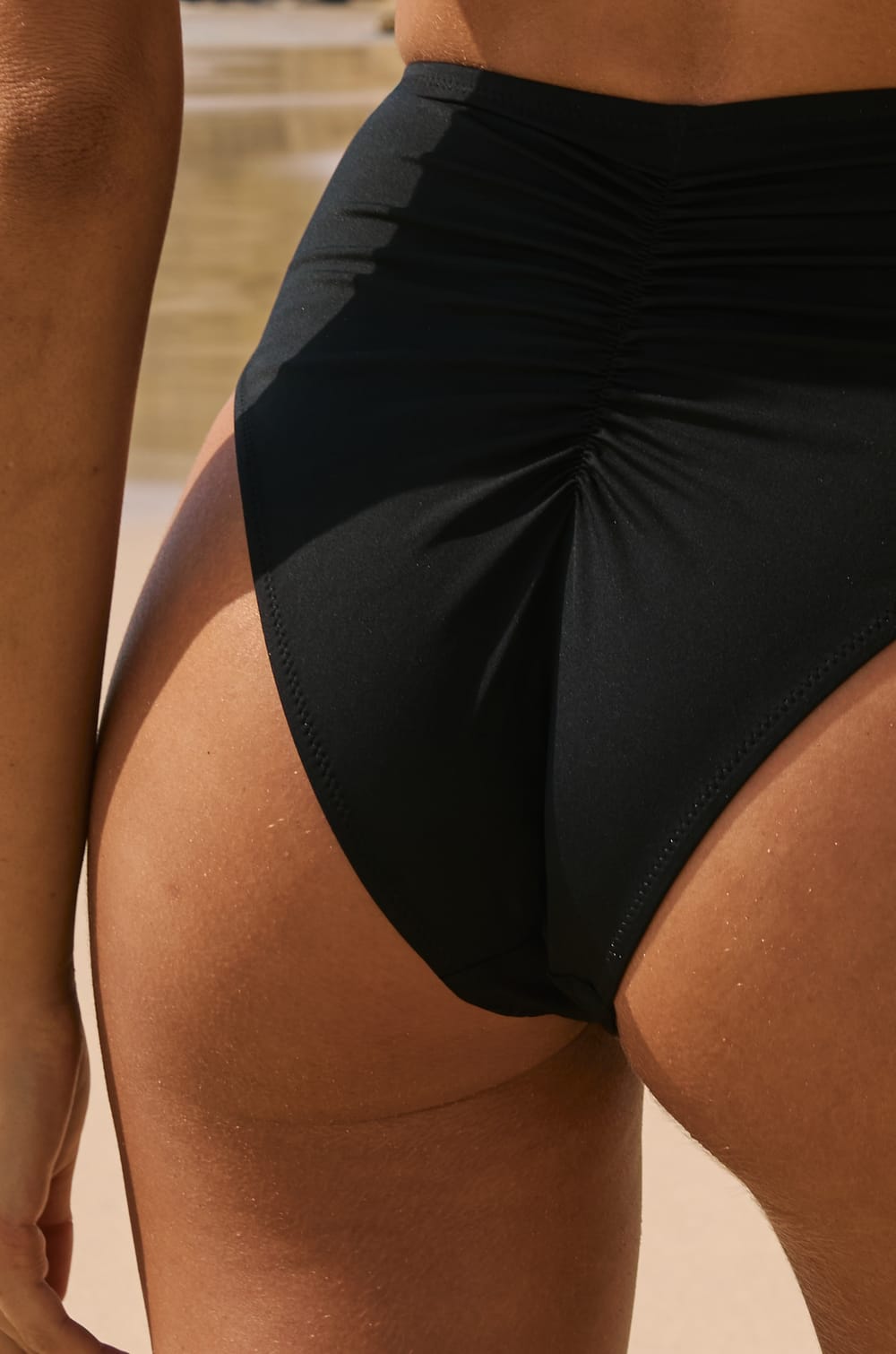 Bas de maillot de bain taille haute gainant;${refinementColor}