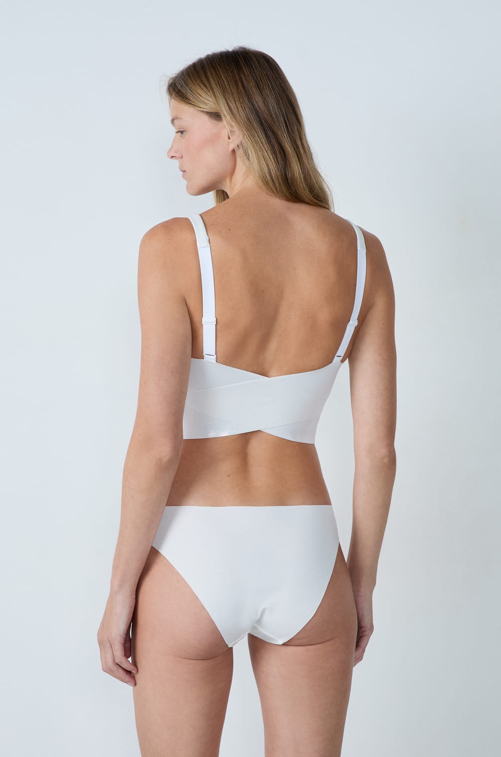 No-bra effect bralette;${refinementColor}