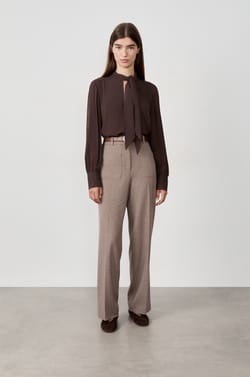 Blouse met strik aan de voorkant;${refinementColor}
