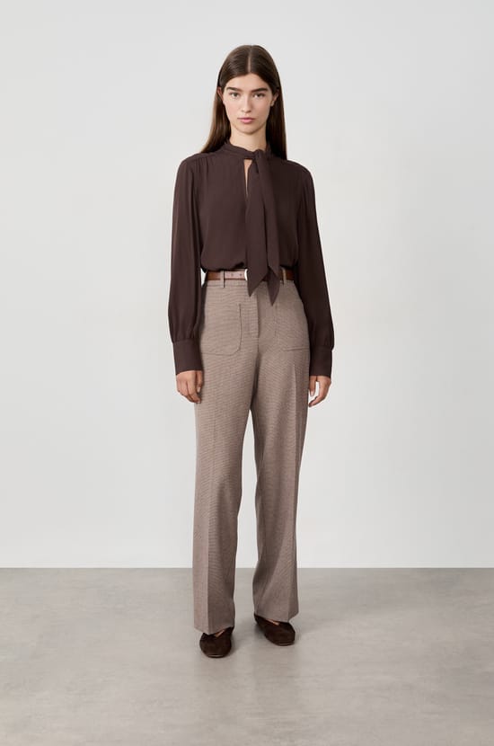 Blouse met strik aan de voorkant;${refinementColor}