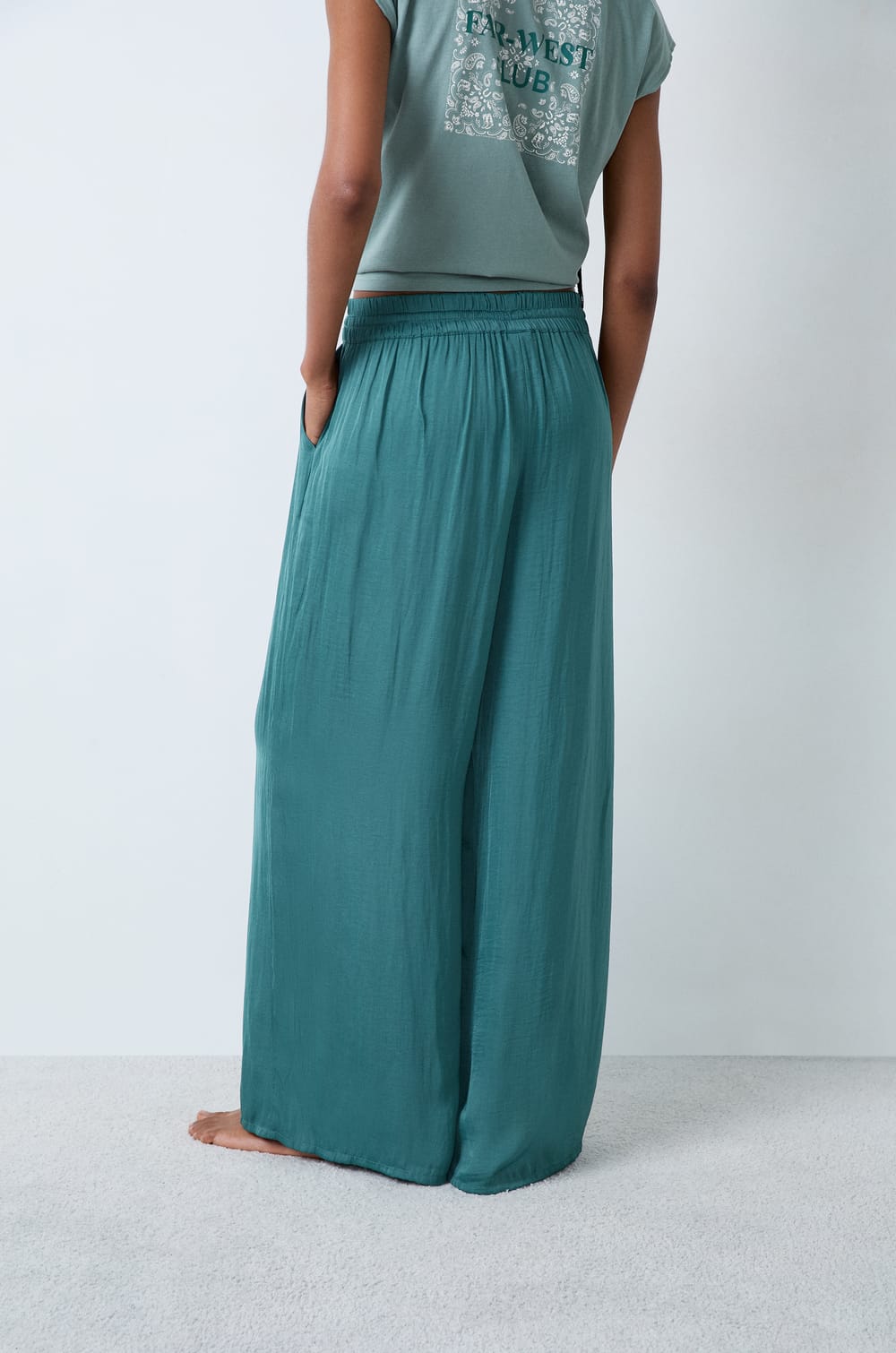 Wide-cut satin trousers;${refinementColor}