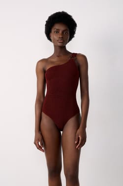 Asymmetrischer Badeanzug aus dehnbarem Material;${refinementColor}