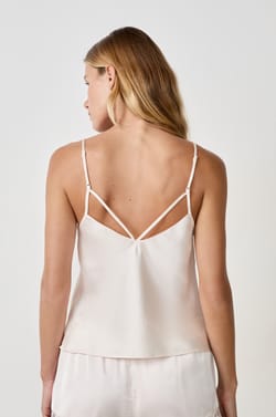 Caraco &agrave; fines bretelles satin&eacute;;${refinementColor}