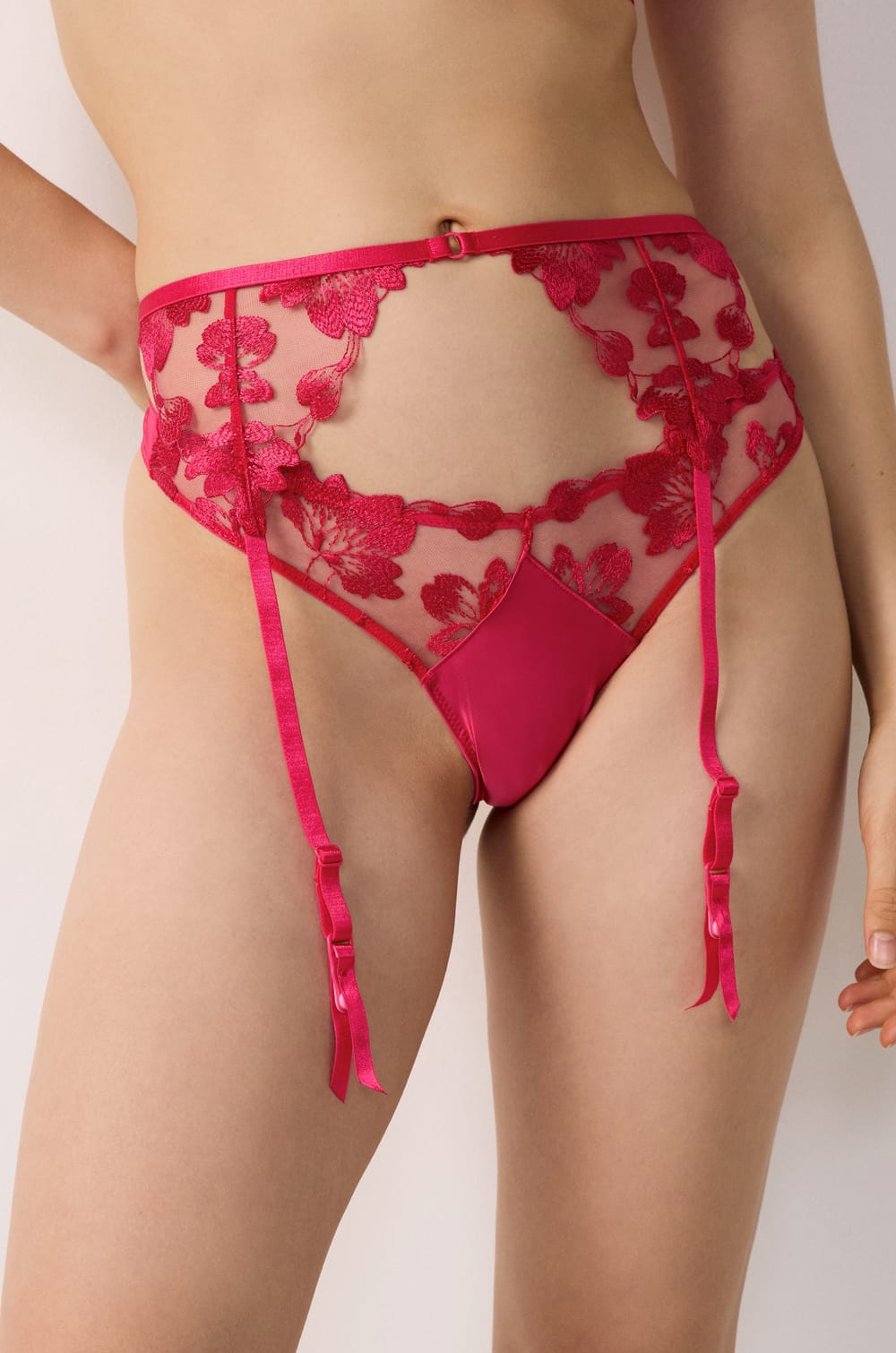 Floral Lace Garter Belt;${refinementColor}