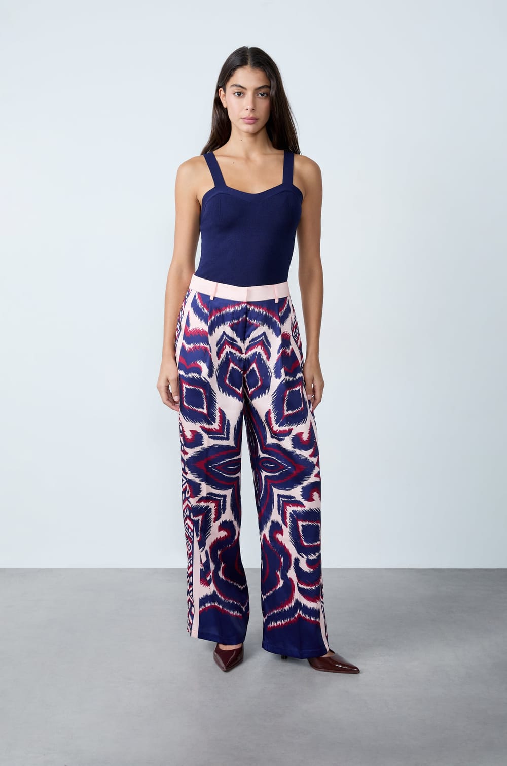 Pantalon fluide imprim&eacute;;${refinementColor}