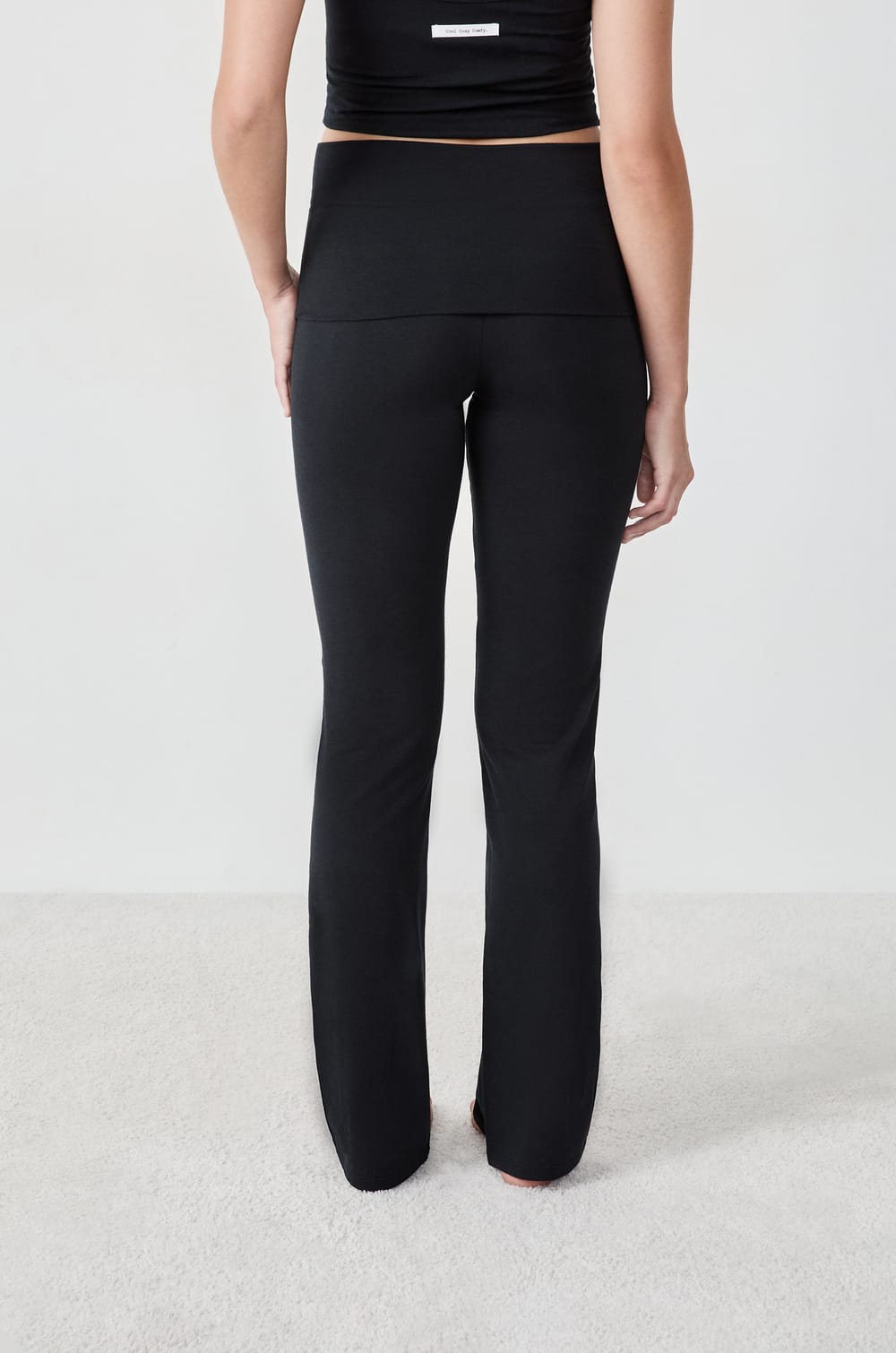  Pantalón de pijama acampanado;${refinementColor}