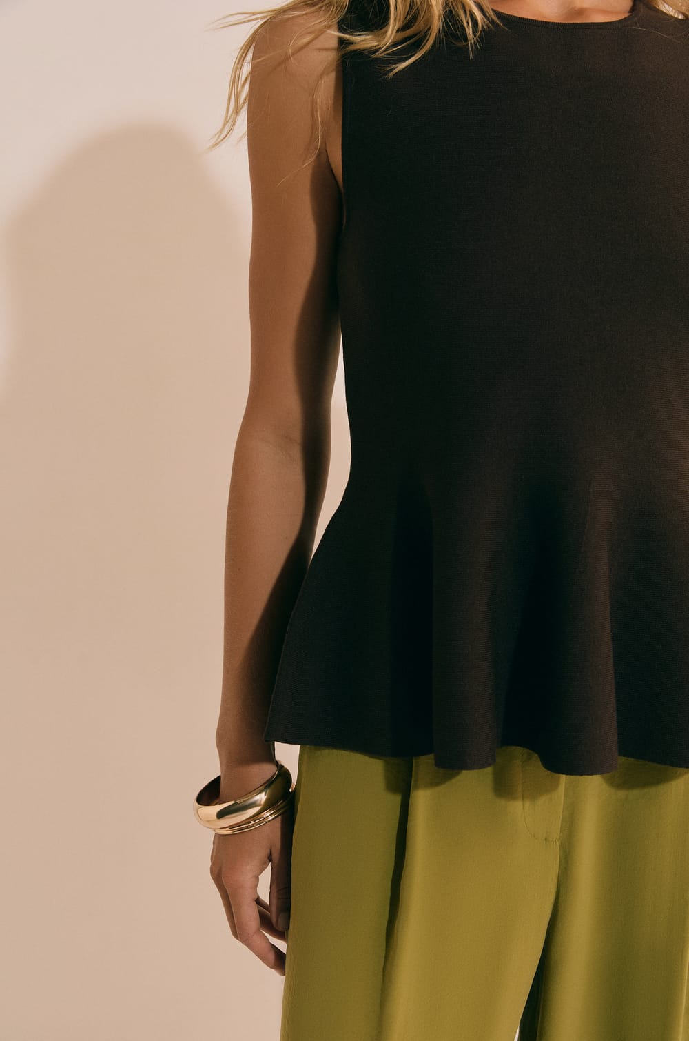 Sleeveless Top;${refinementColor}