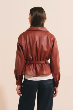 Veste courte en tissu enduit;${refinementColor}