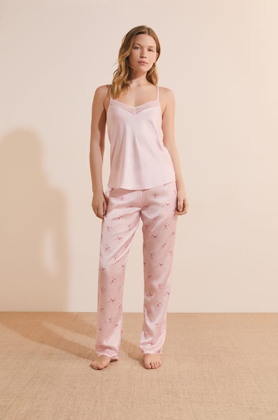 Conjunto de pijama de 3 piezas;${refinementColor}