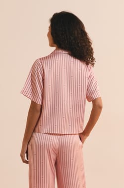 Chemise de pyjama &agrave; rayures satin&eacute;e;${refinementColor}