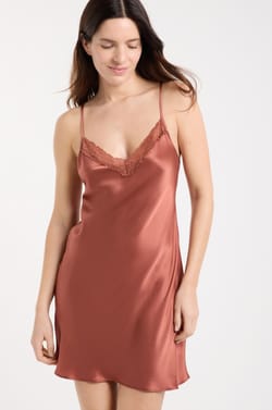 N&eacute;glig&eacute; aus Seide mit Spitzendetails;${refinementColor}