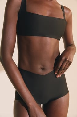 Soutien-gorge brassi&egrave;re en microfibre avec pads amovibles;${refinementColor}